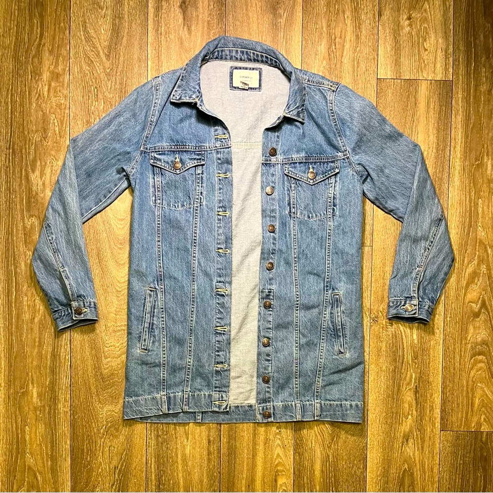 Forever 21 Denim Jacket Women’s Button Front Distressed Flap Pockets Light Wash